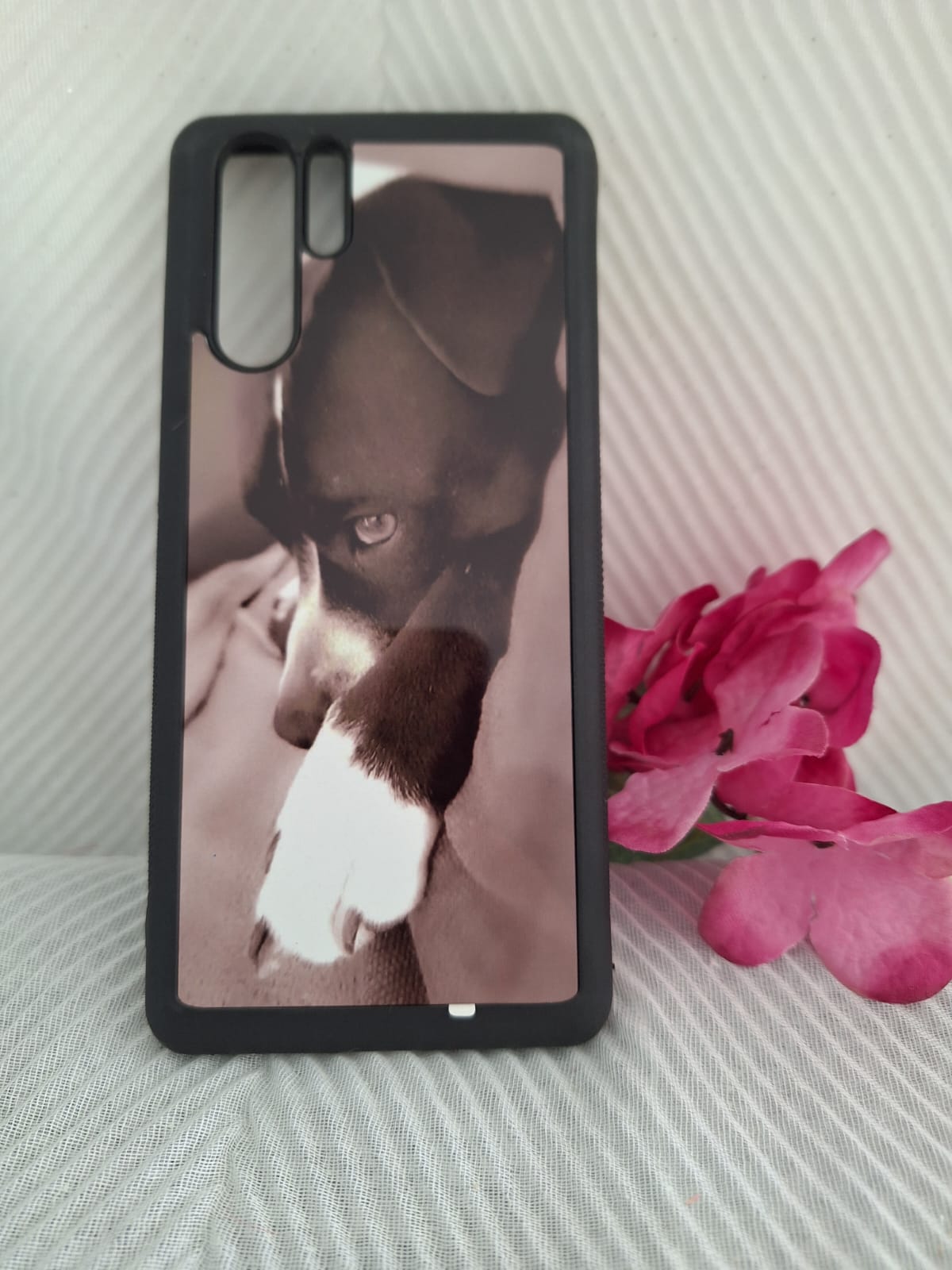 Coque rebord noir avec une photo d'un chien personnalisé pour téléphone