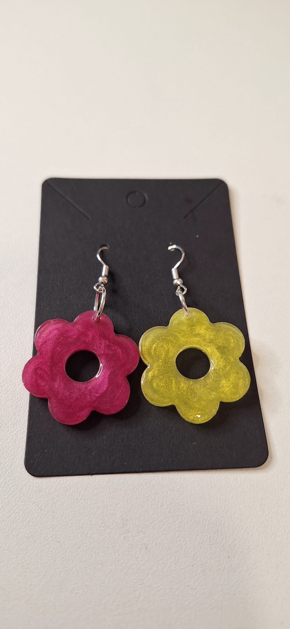 Boucles d’oreilles artisanales en résine personnalisables